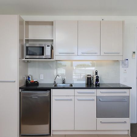 Palazzo Motor Lodge Nelson Exterior foto A kitchen in a hotel