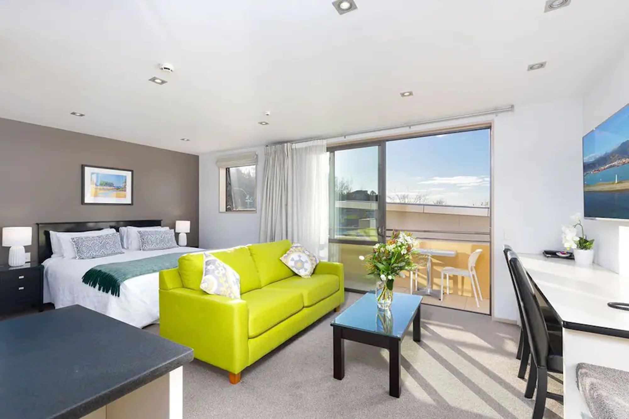 Palazzo Motor Lodge Nelson Exterior foto A staged studio apartment