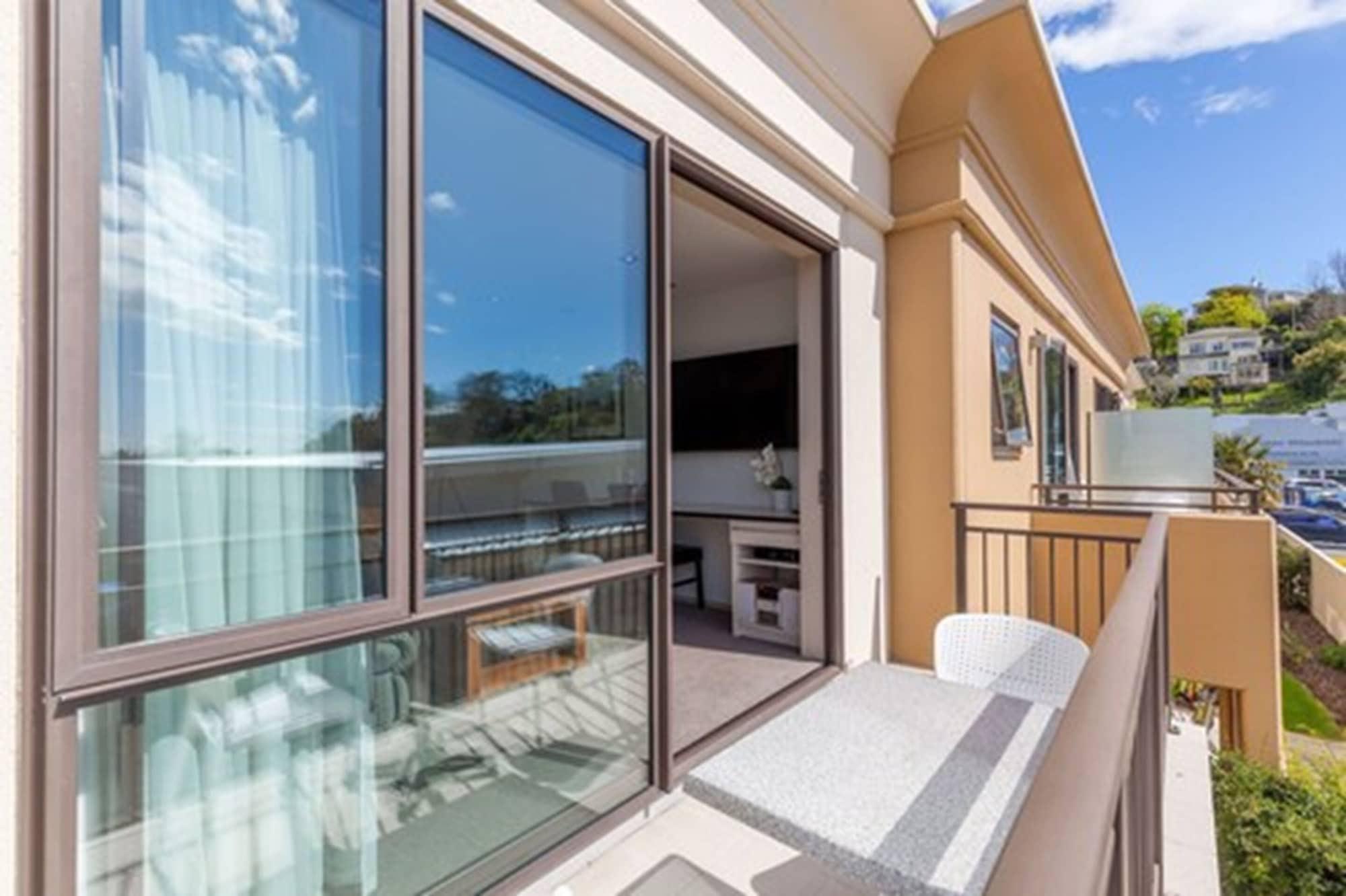Palazzo Motor Lodge Nelson Exterior foto A balcony