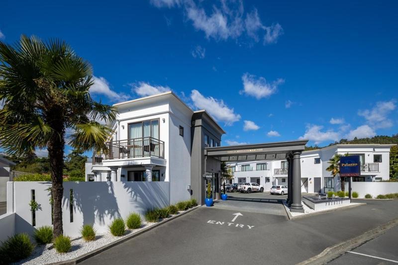 Palazzo Motor Lodge Nelson Exterior foto The entrance to the hotel