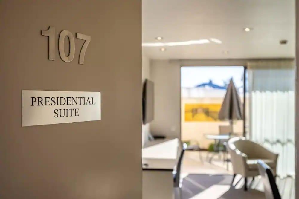 Palazzo Motor Lodge Nelson Exterior foto Presidential Suite
